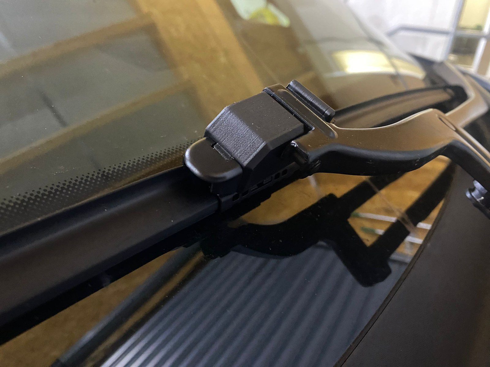 Wischeradapter im eingebauten Zustand am Fahrzeug